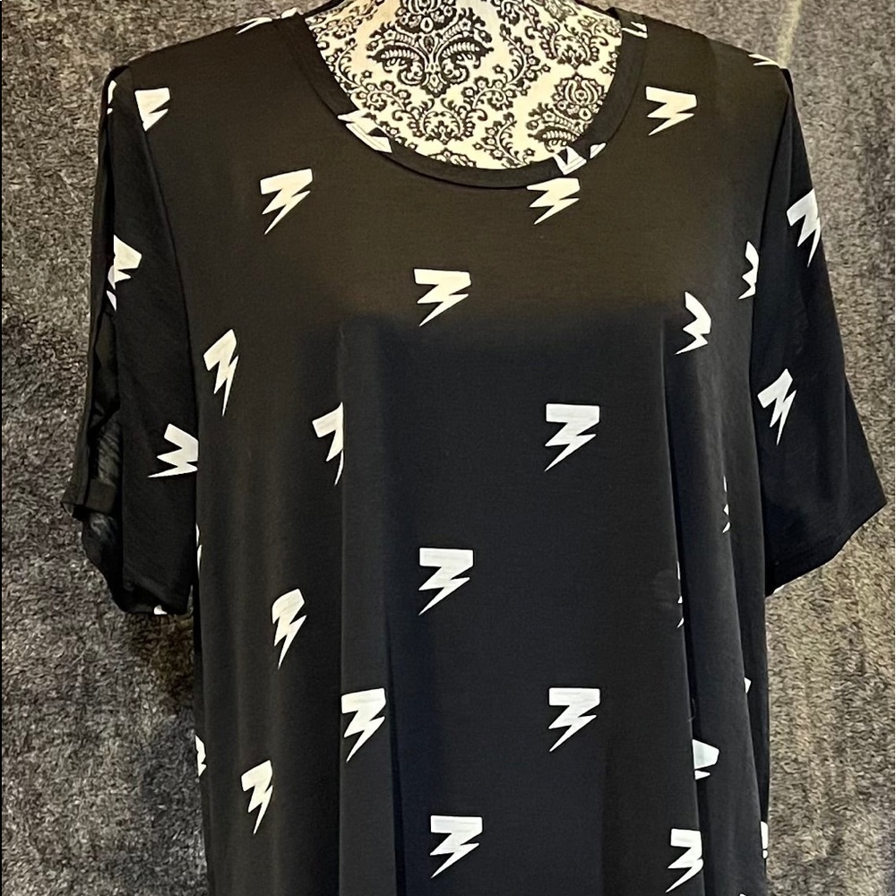Black/Ivory cold shoulder shirt-HoneyMe